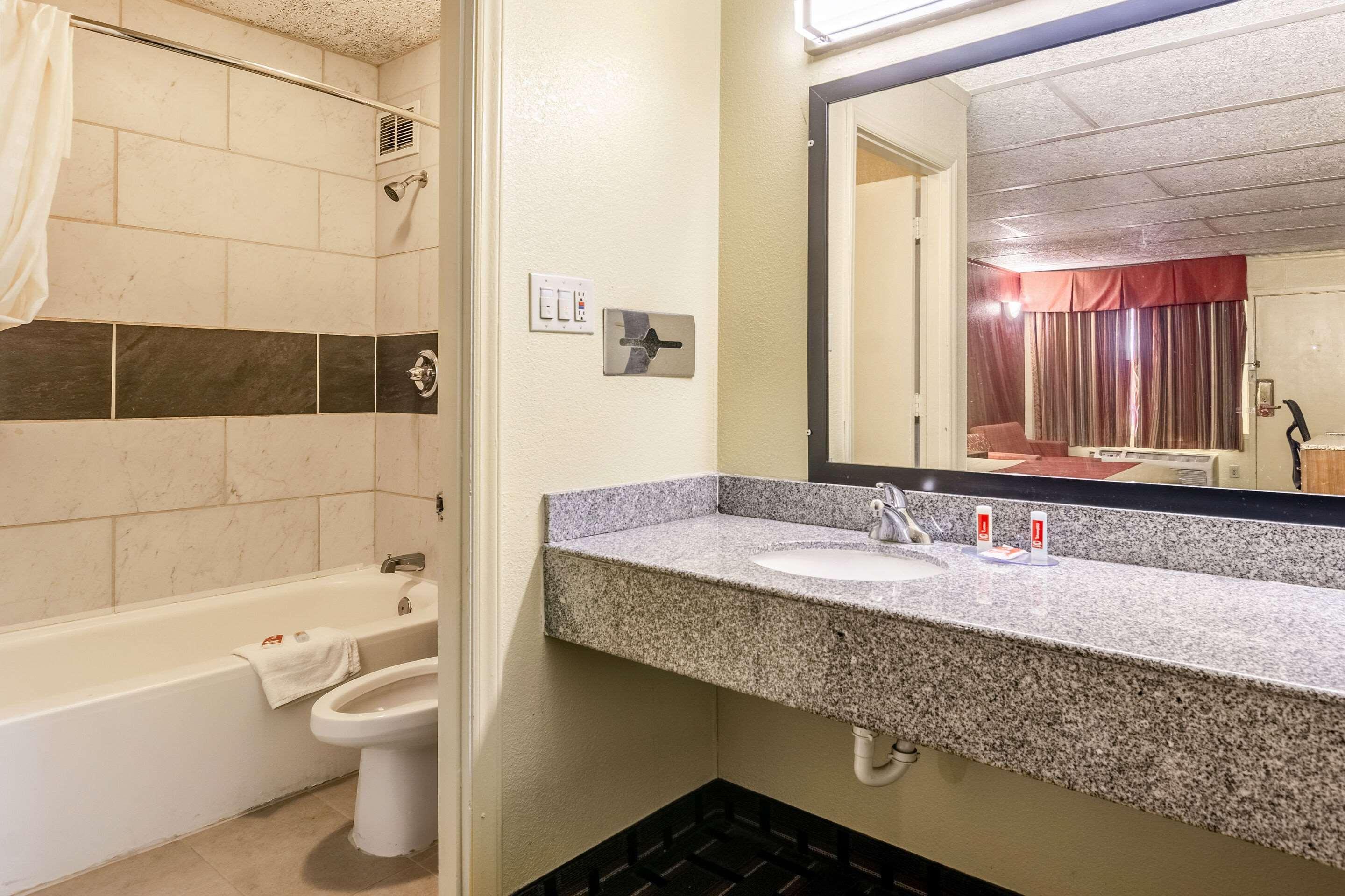 Econo Lodge Charlotte Airport Area Eksteriør billede